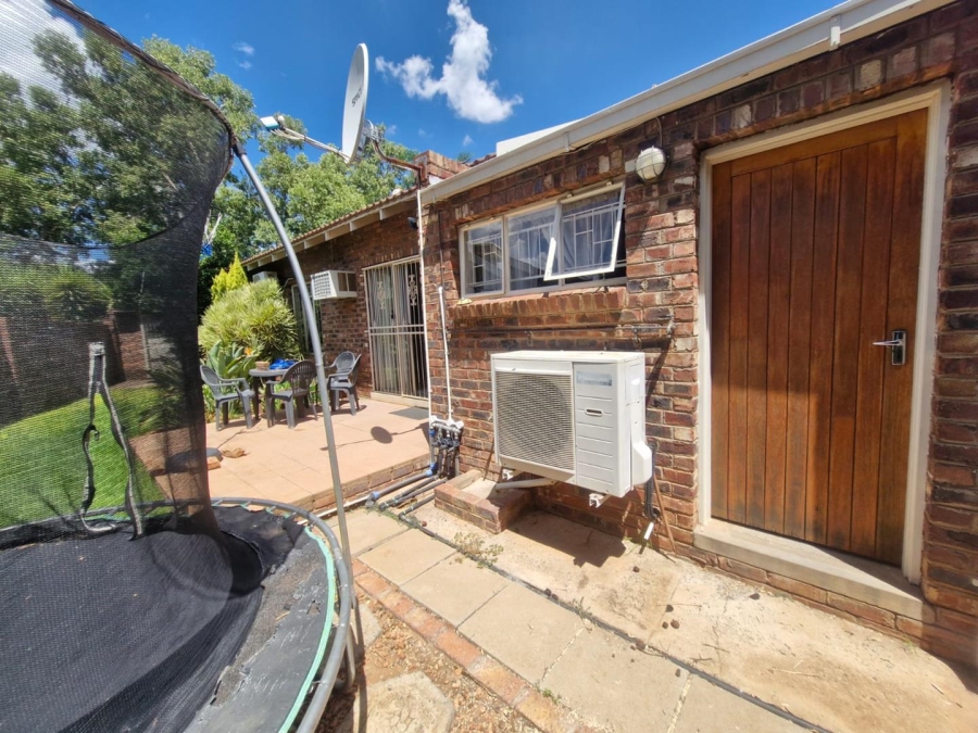 3 Bedroom Property for Sale in Rhodesdene Northern Cape